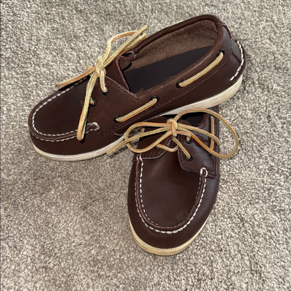 Sperry Brown Leather Boat Shoes with Cream Laces